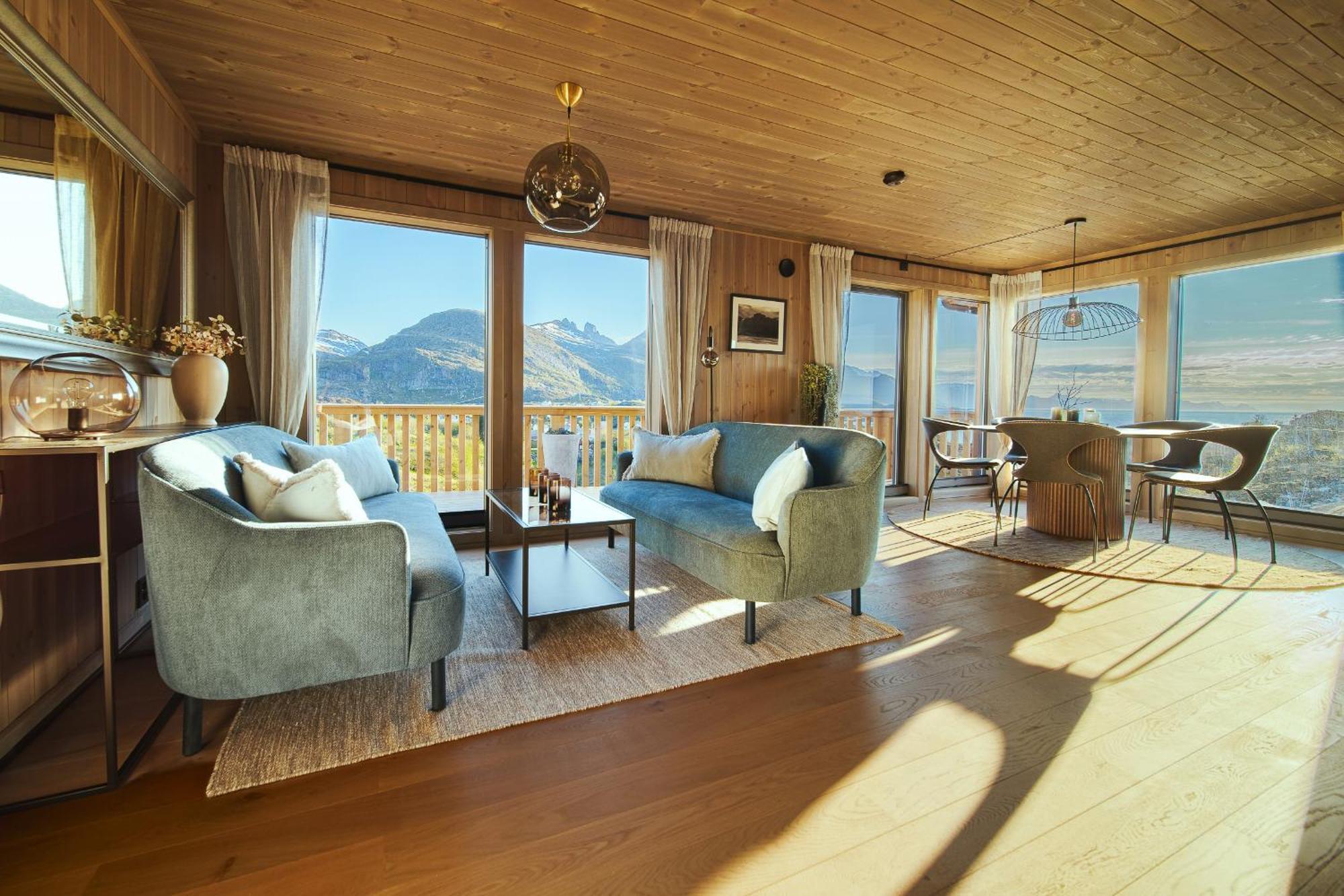 Chaleter The Magic View Of Lofoten - Golden Horizon *