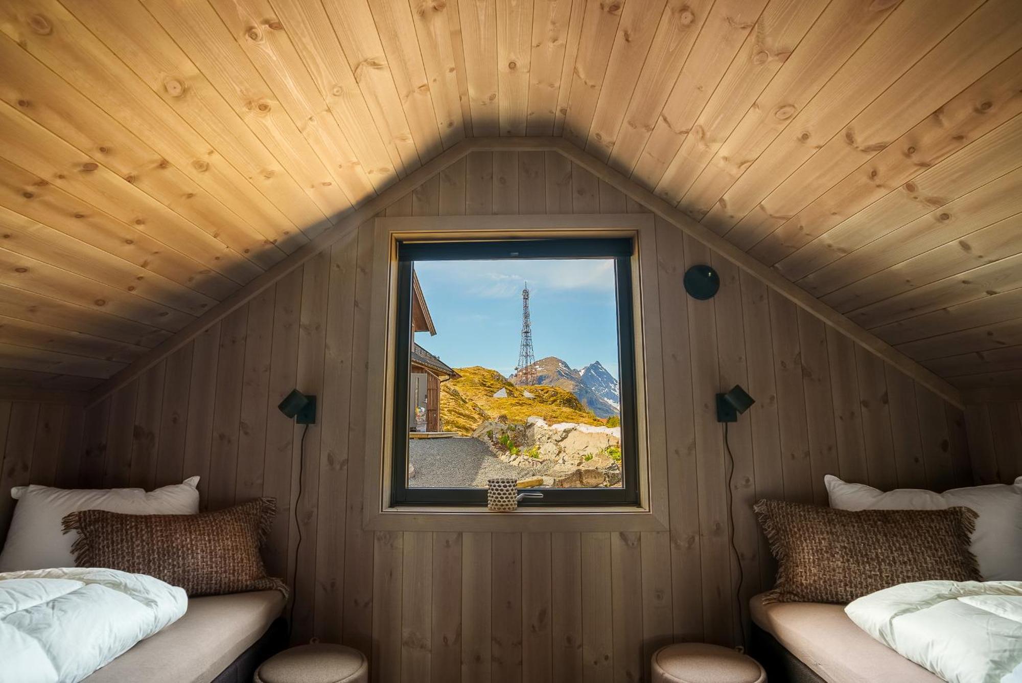 The Magic View Of Lofoten - Golden Horizon *